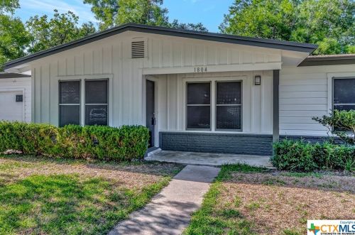 1804 Locust Ave, Victoria, TX 77901-4269