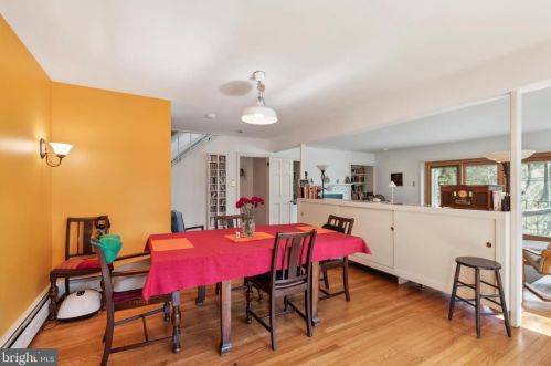 151 Gravers Ln, Philadelphia PA 19118-2806 exterior