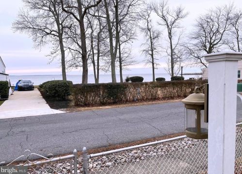 5232 Al Jones Dr, Shady Side MD  20764-9414 exterior
