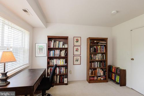 22 Valleybrook Dr, Lancaster PA  17601-4623 exterior