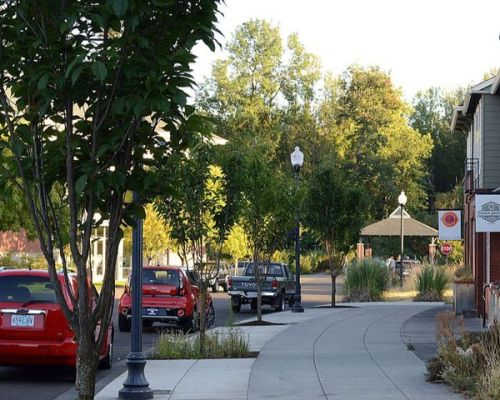 1470 Village St, Interlachen, OR 97024-3882