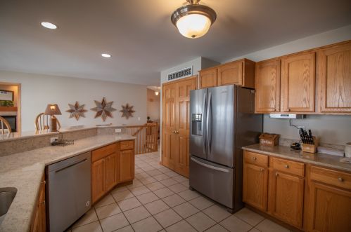 1302 Arneita St, Sycamore IL  60178-1128 exterior
