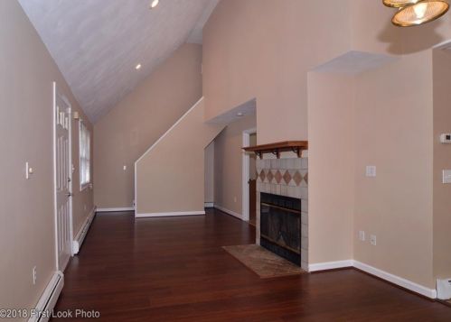 40 Ivan Ave, Warwick, RI 02889-3538