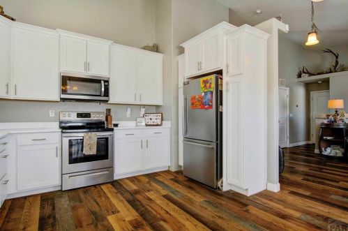 1177 Meadowmoor Dr, Pueblo, CO 81007-2020