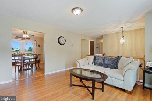 1464 Whispering Spg Dr, York PA 17408-8209 exterior