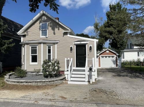 30 Silver St, Rochester, NH 03867-2828