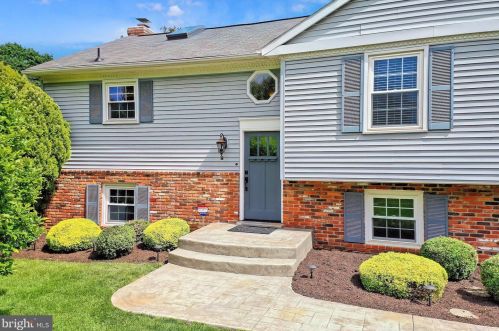 13504 Clear Lake Ct, Herndon, VA 20171-3610