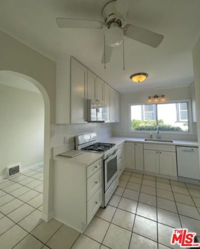 1318 Moncado Dr, Glendale CA  91207-1832 exterior