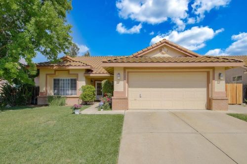 8945 Portofino Dr, Elk Grove, CA 95758-6073