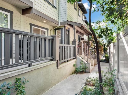 6300 Honolulu Ave, Glendale CA  91214-2300 exterior