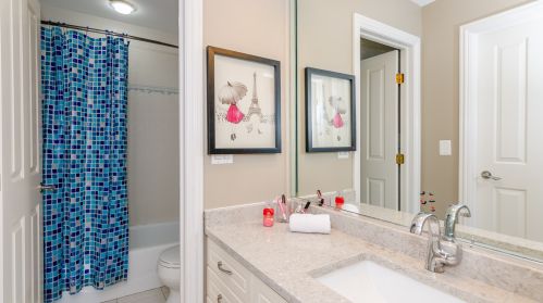 6919 Fieldstone Dr, Willowbrook IL  60527-5295 exterior