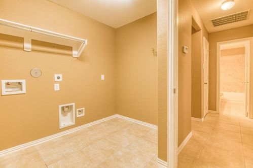 302 Round Lake Dr, Richmond TX 77469-1778 exterior