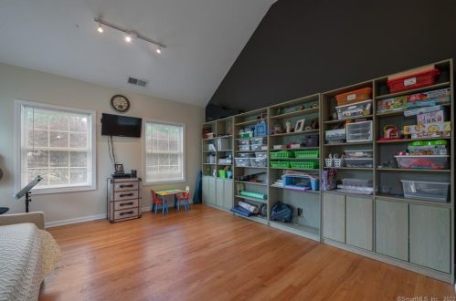 270 Budding Rdg, Southington CT  06489-4226 exterior