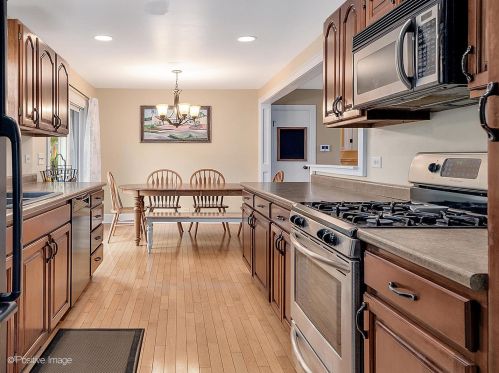 452 Cochise Ct, Carol Stream IL  60188-1516 exterior