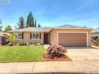 1721 Farr St, Medford, OR 97501-2884
