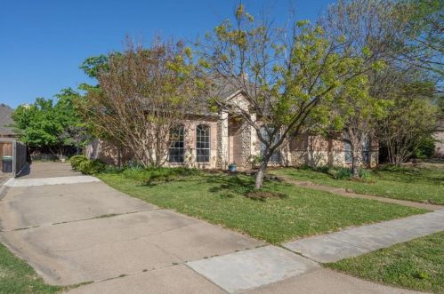 8421 Brandonwood Dr, Fort Worth TX  76182-6719 exterior
