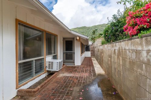 1015 Wainiha St, Honolulu HI  96825-2725 exterior