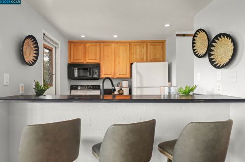 445 Ridgeview Dr, Concord CA  94523-1027 exterior