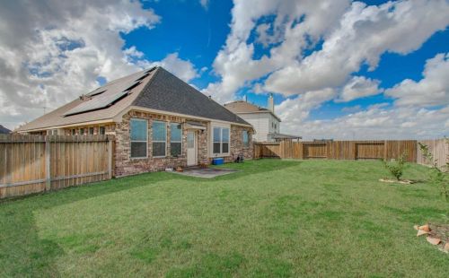 5611 Jay Thrush Dr, Richmond TX 77407 exterior