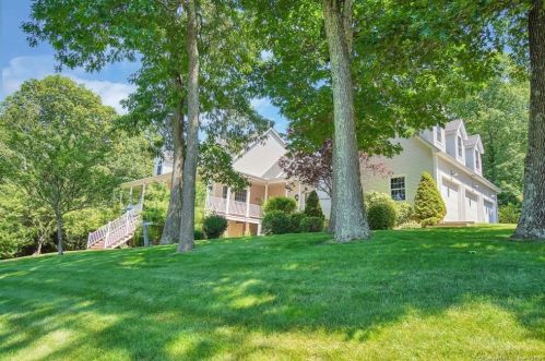 19 Mulberry Ln, Somers, CT 06071-1320