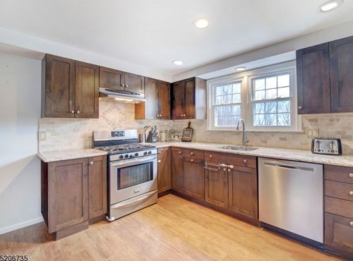 10 Long Ridge Rd, Dover NJ  07869-4564 exterior