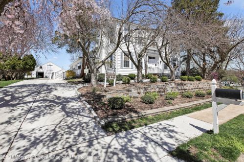 64 Redwood Dr, Tinton Falls NJ  07712-8702 exterior