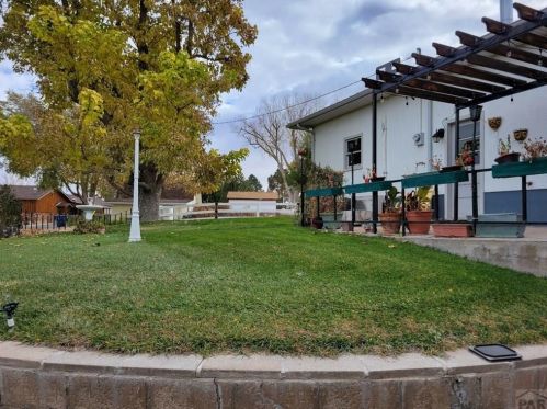2001 Peakview Dr, Pueblo, CO 81006-1947