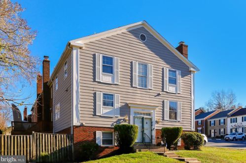 8059 Powderbrook Ln, Springfield, VA 22153-2927