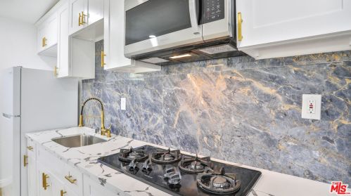13606 Lemoli Ave, Hawthorne CA  90250-7722 exterior