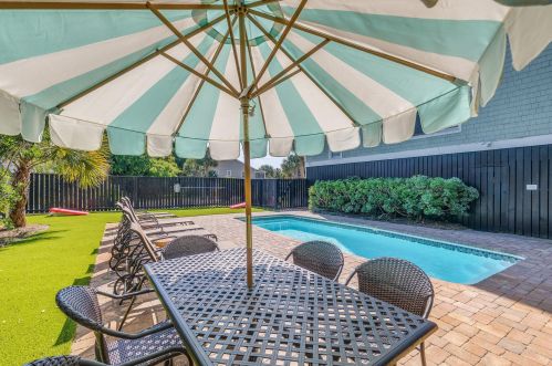 2307 Palm Blvd, Isle Of Palms SC  29451-2351 exterior