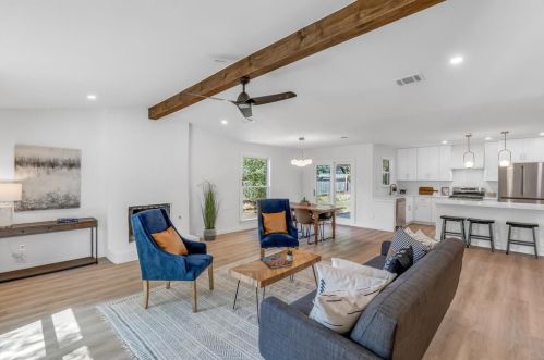 8408 Cayuga Dr, Austin TX 78749-3972 exterior