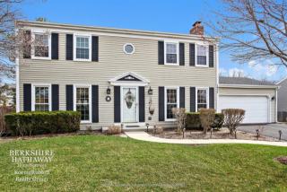 1937 Richton Dr, Wheaton, IL 60189-8159