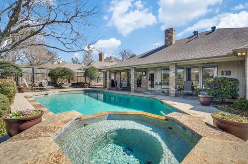 2321 Highland Hts Ln, Carrollton TX 75007-2033 exterior