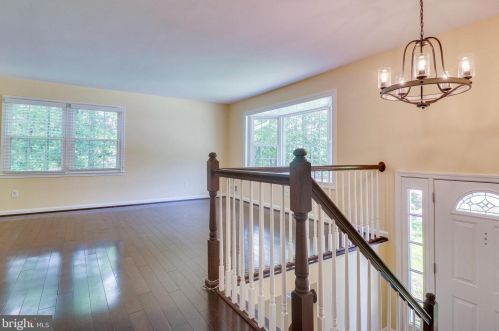 7208 Briarcliff Dr, Springfield VA  22153-1521 exterior