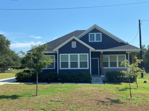 606 1st St, Uhland TX  78640 exterior