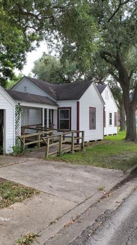 940 Rosedale Dr, Port Arthur TX  77642-3033 exterior