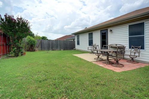 5232 Bedfordshire Dr, Fort Worth TX  76135-1437 exterior