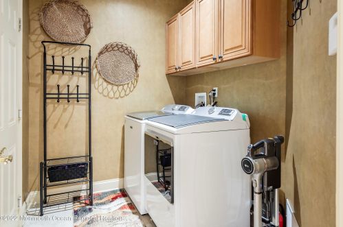 34 Redwood Dr, Tinton Falls NJ  07712-8702 exterior