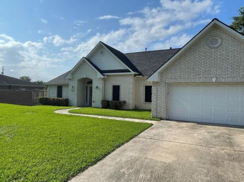 10915 Monument Rd, Morgans Point, TX 77571-9559