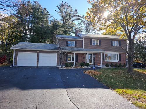 5 Pineland St, Lewiston, ME 04240-5647