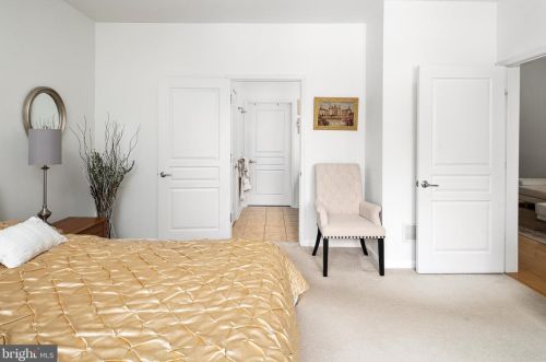 225 Sparrow Dr, Trenton NJ 08690-2464 exterior