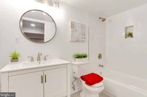 114 Williamsburg Dr, Silver Spring MD 20901-2728 exterior