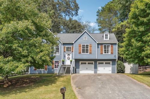 602 Bluff Dr, Holly Springs, GA 30188-5359