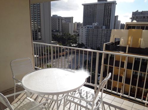 2427 Kuhio Ave, Honolulu HI  96815-3301 exterior