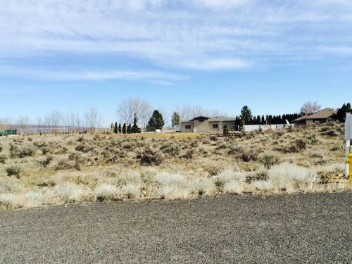 704 Ross Ct, Desert Aire, WA 99349-1944