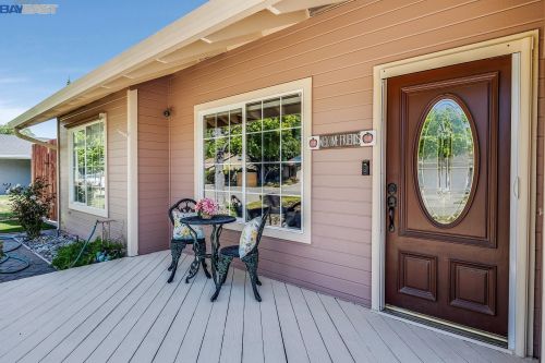 319 Yosemite Dr, Livermore, CA 94551-2426
