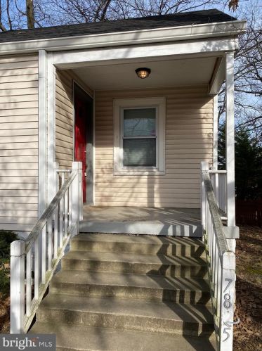 7825 Fenton St, Silver Spring MD  20910-4949 exterior