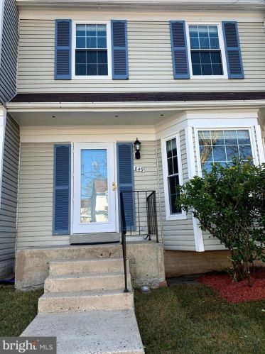 849 Smartts Ln, Leesburg, VA 20176-4812
