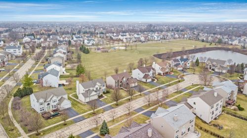 2 Firethorn Ct, Lemont, IL 60439-7743