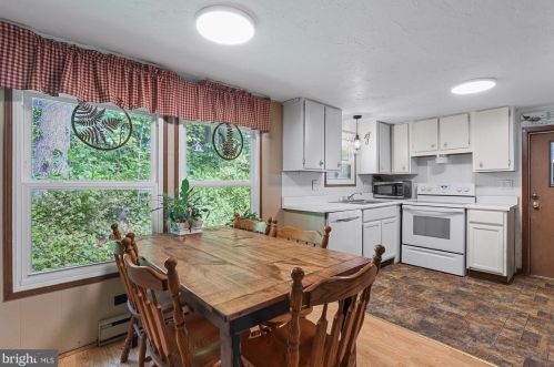 2180 Sky Top Trl, York PA  17315-2272 exterior